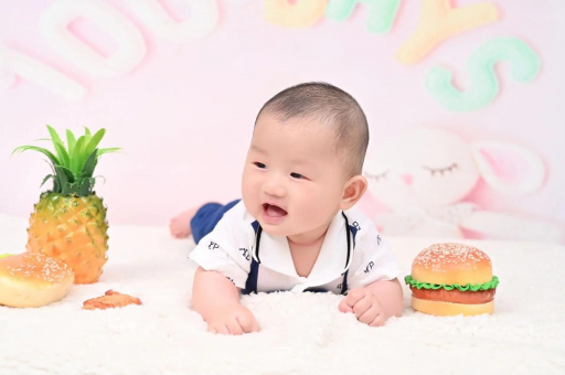 江西宝宝眼角红血丝 江西宝宝眼角红血丝